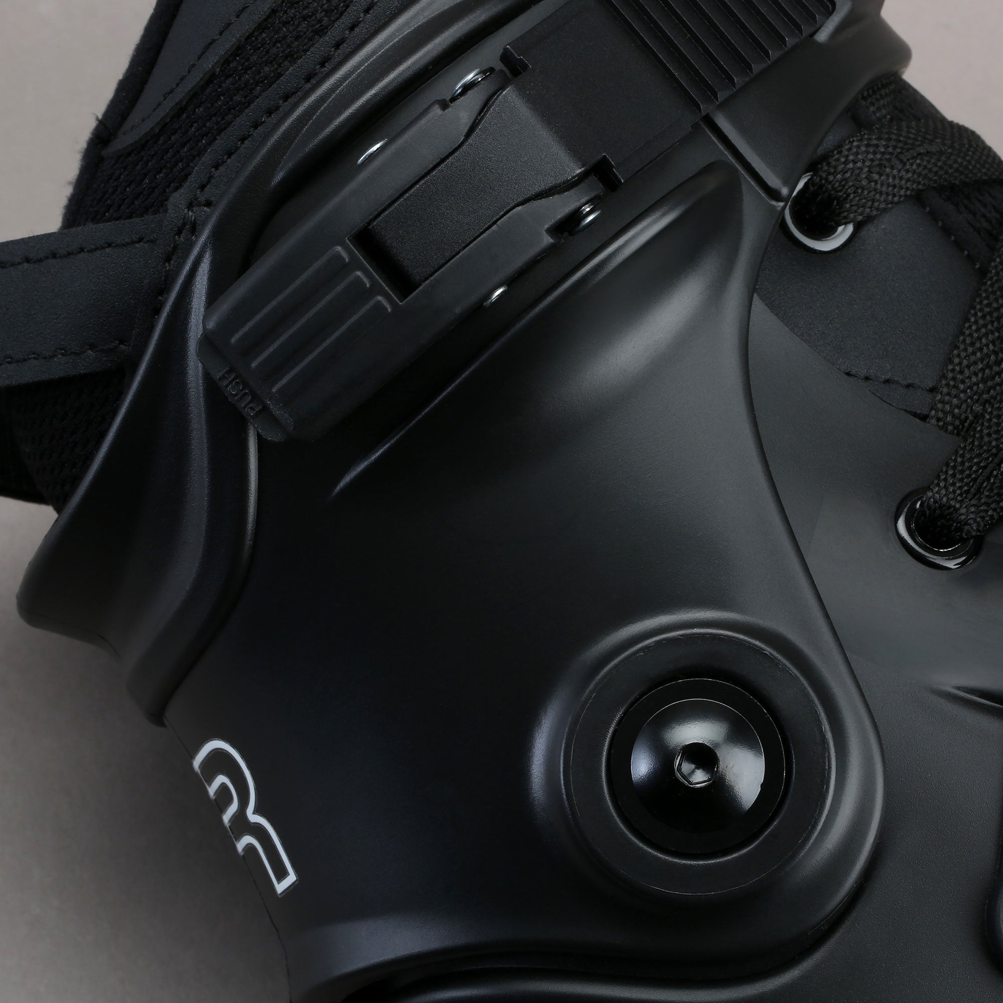FR3 80 - BLACK